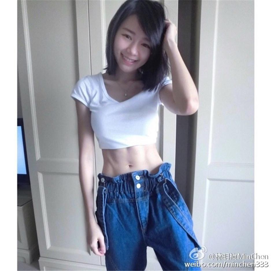 清纯活泼的90后美女生活照组图片写真