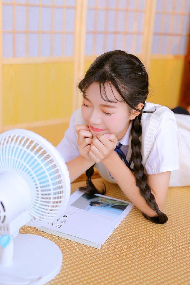 麻花辫美女学生妹日系jk制服清纯动人写真