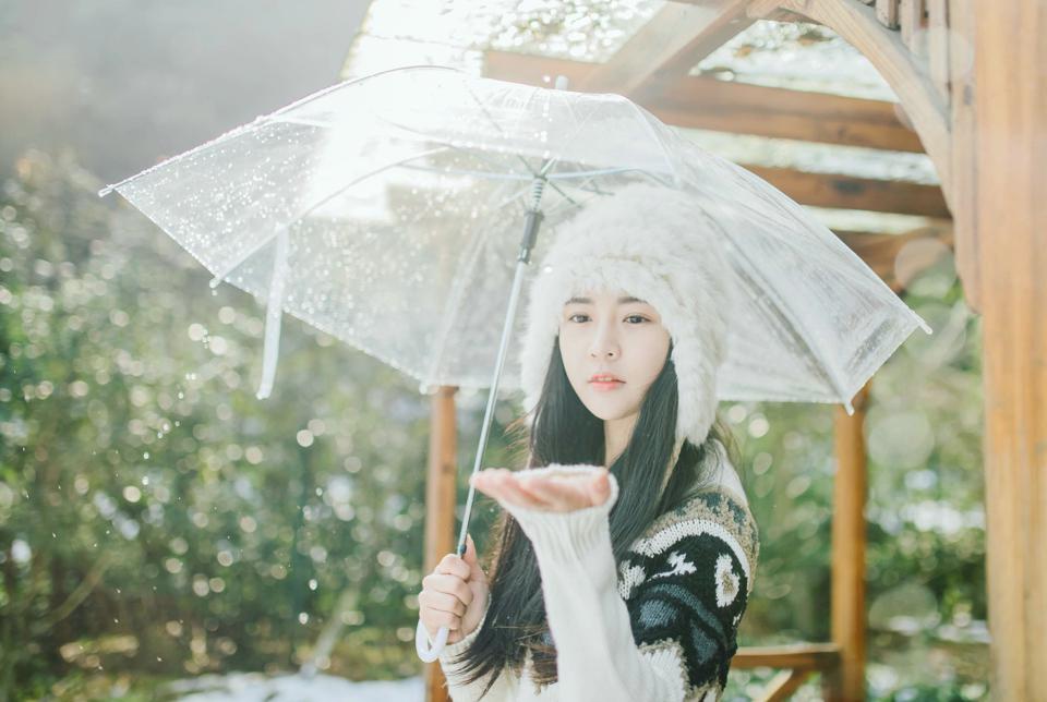 冬季的少女与雪景纯白唯美写真