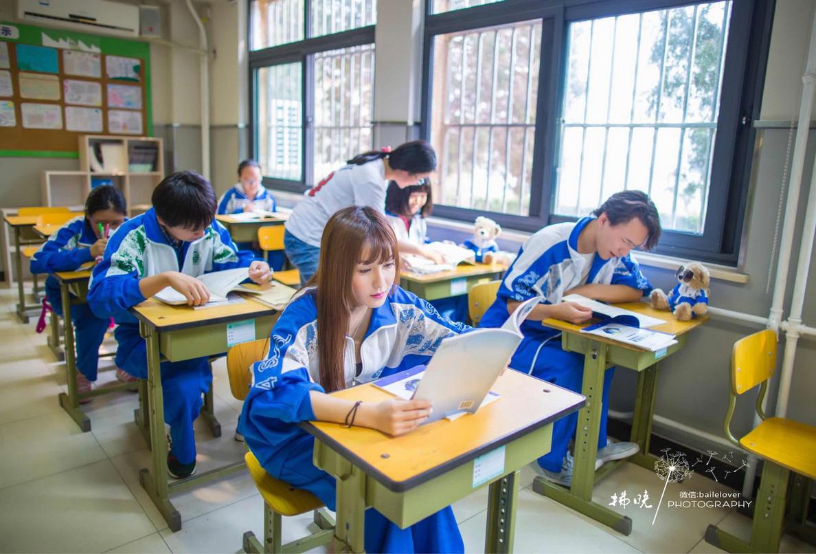 校园女神蓝色校服高清个人写真