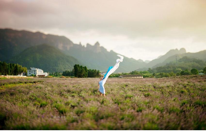 清新mm花海拍照梦幻纯洁飘逸写真