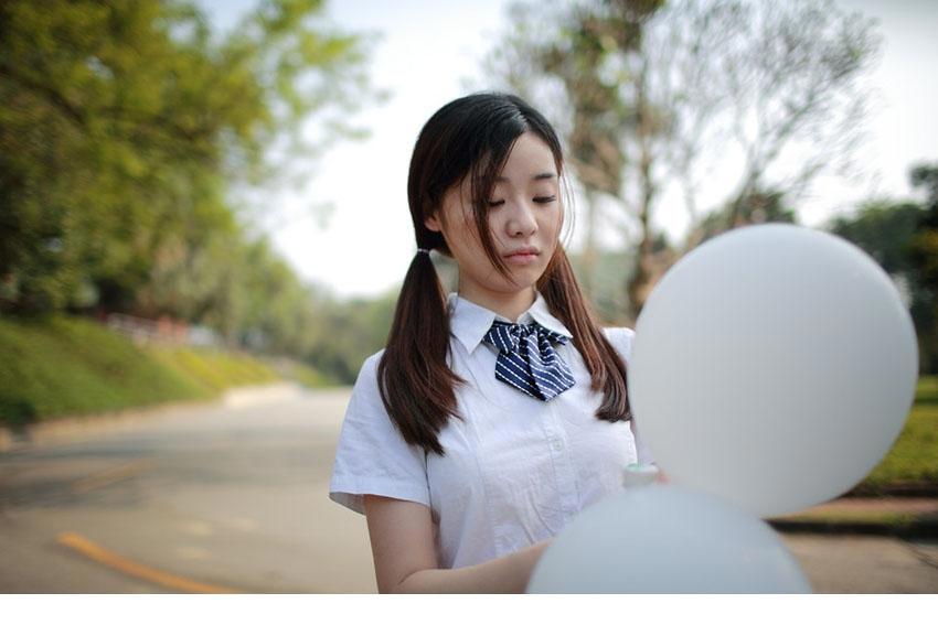 穿校服的女高中生青涩唯美摄影图片