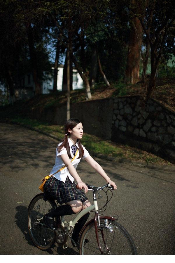 穿校服的女高中生青涩唯美摄影图片