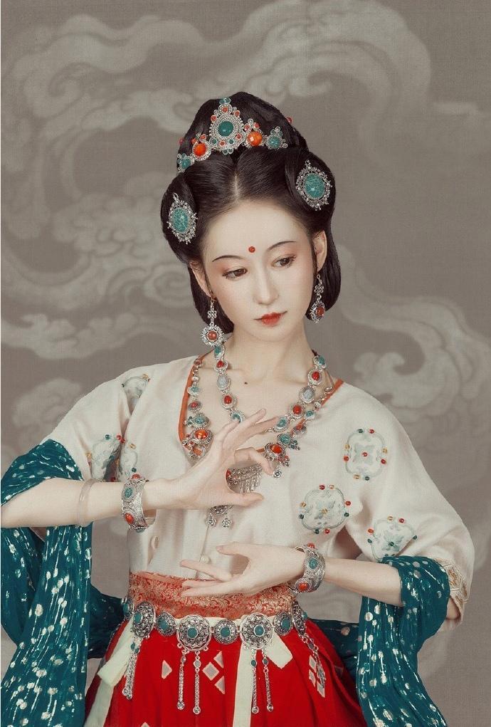 梦幻意境古装美女摄影恍如画中仙子