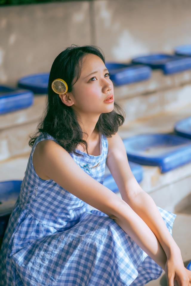 汽水少女夏日操场清爽写真图片