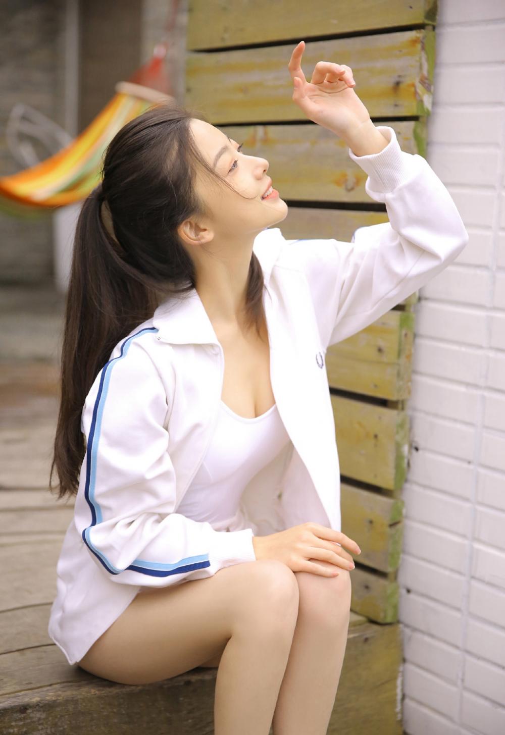 清纯美女运动休闲风写真