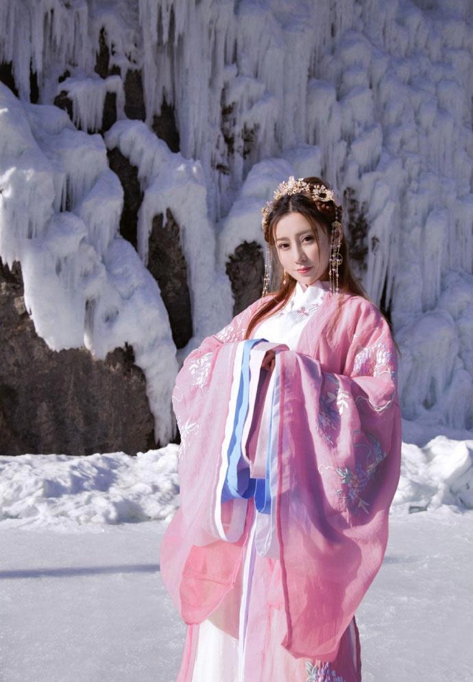 冰天雪地下的古装美女唯美意境艺术写真