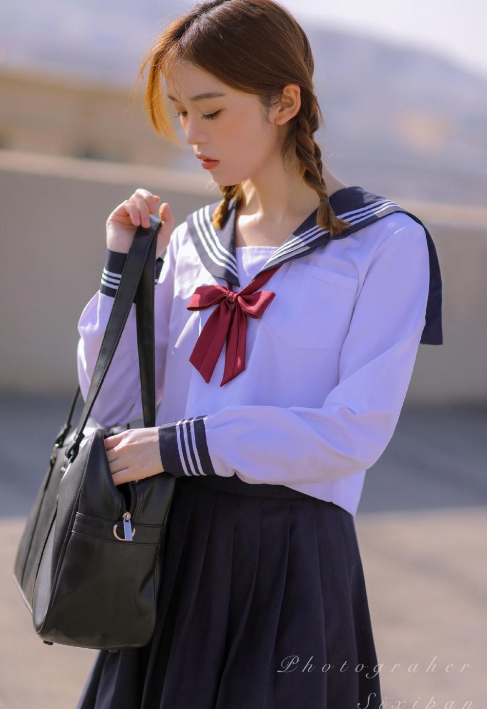 清冷气质杏眼校花美女jk制服写真套图