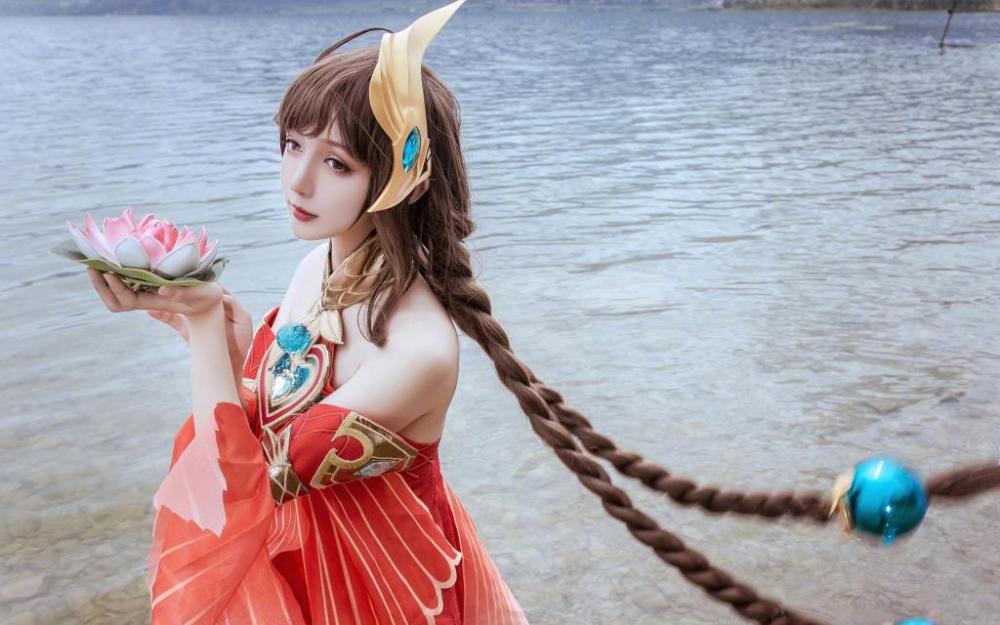 95后粉嫩小女生cosplay王者荣耀大乔清纯照片网