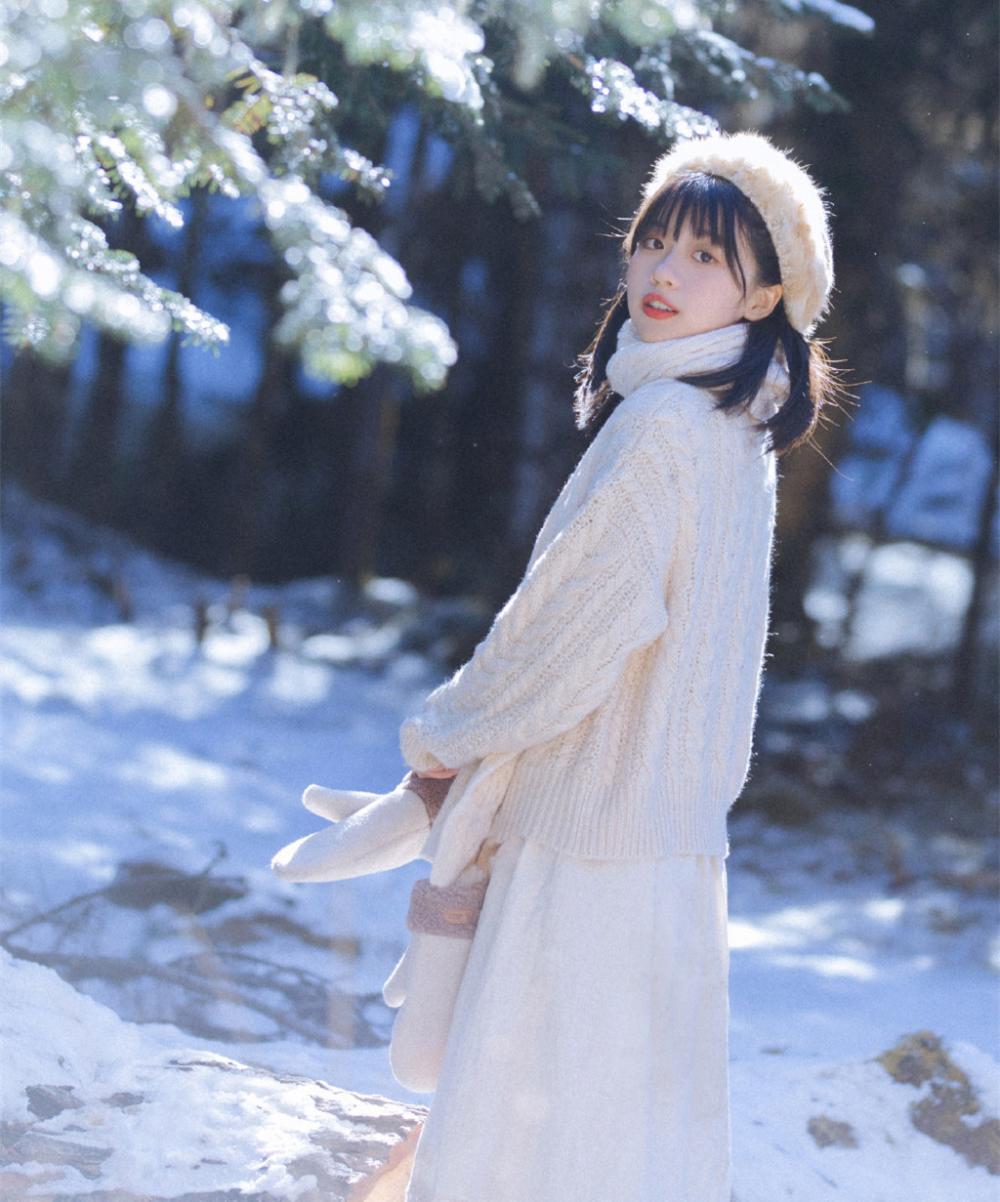 俏皮可爱纯情女神雪地唯美艺术摄影写真