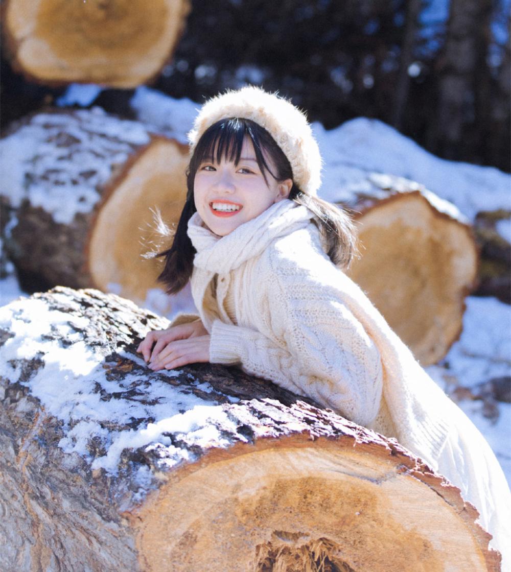 俏皮可爱纯情女神雪地唯美艺术摄影写真