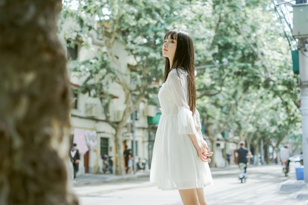 清纯女神甜美动人街拍写真