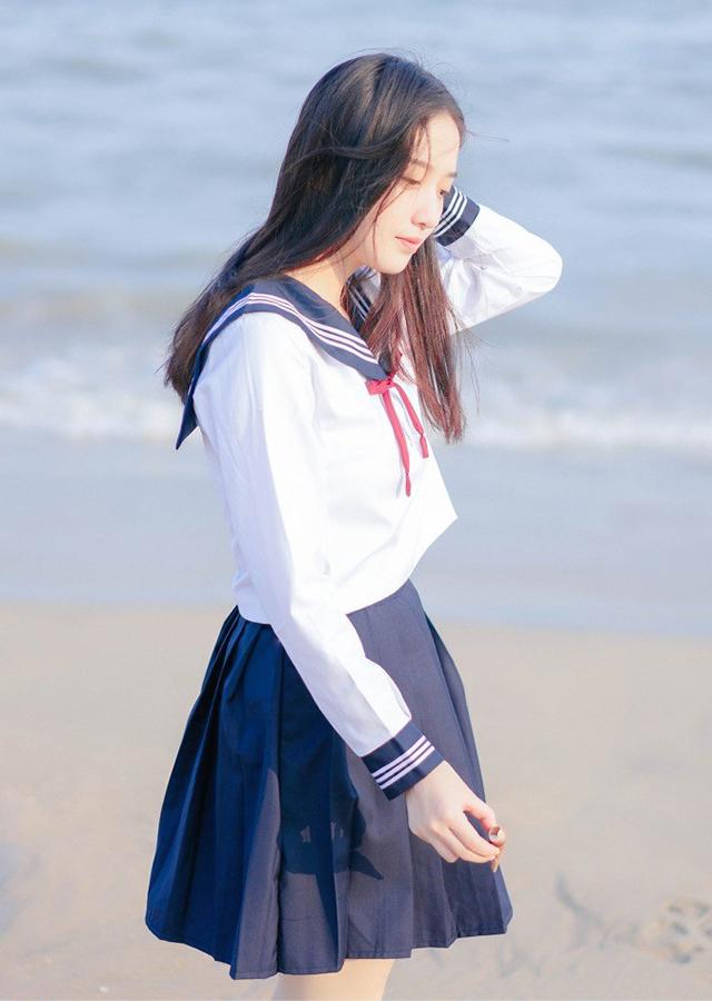 清纯日式学生服美女知性迷人海边写真