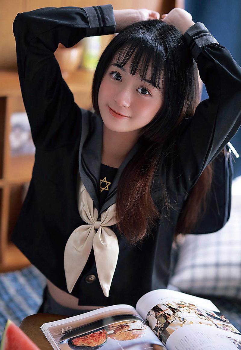 清纯甜美樱花妹校服写真