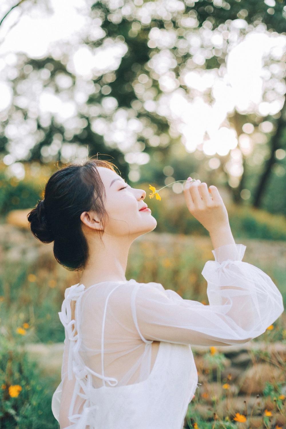 婚纱美女唇红齿白唯美旅拍写真