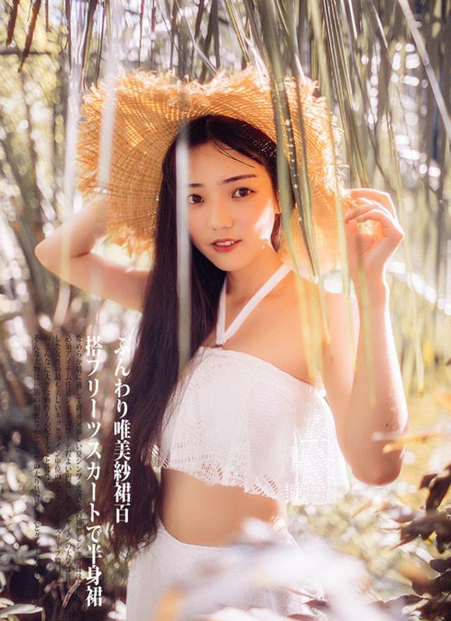 草帽少女露脐装小蛮腰户外写真