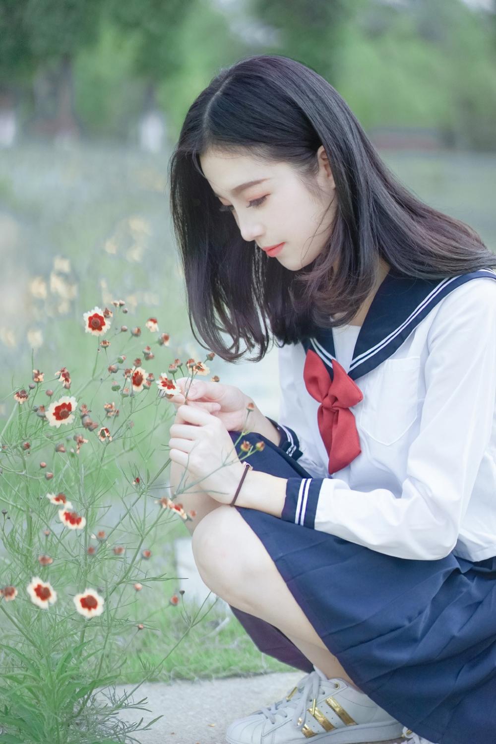 美女校花学生制服花丛唯美写真