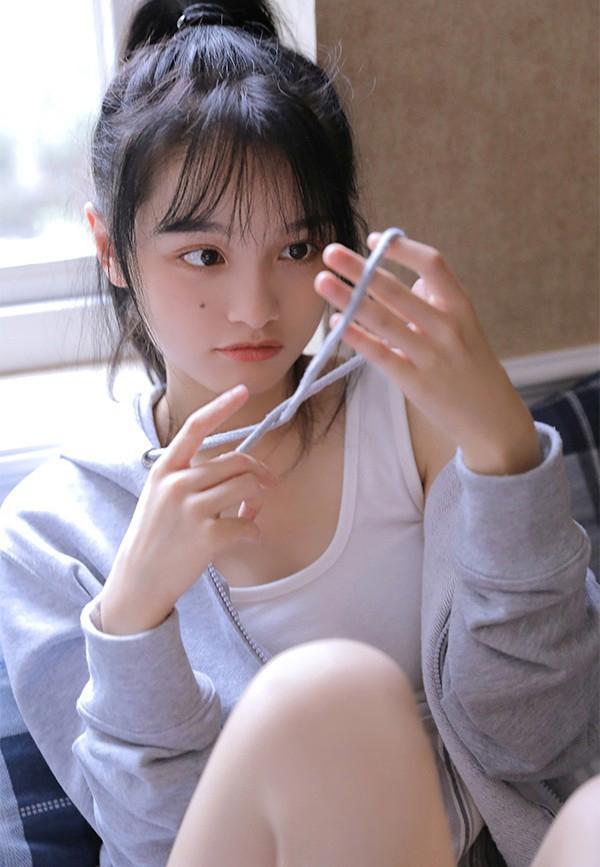 00后花季少女妩媚销魂写真