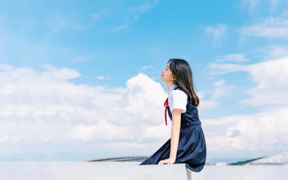 校园女神飘逸长发学生制服短裙室外唯美风景写真