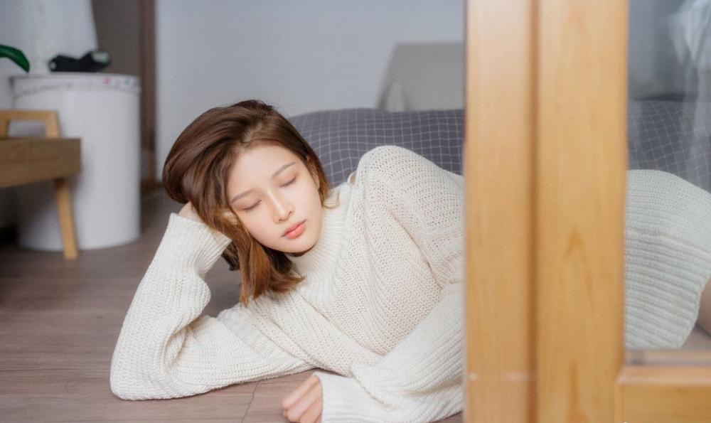 名媛少女慵懒清纯居家写真