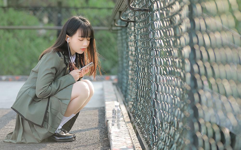 美女萝莉西装制服唯美清纯写真图片