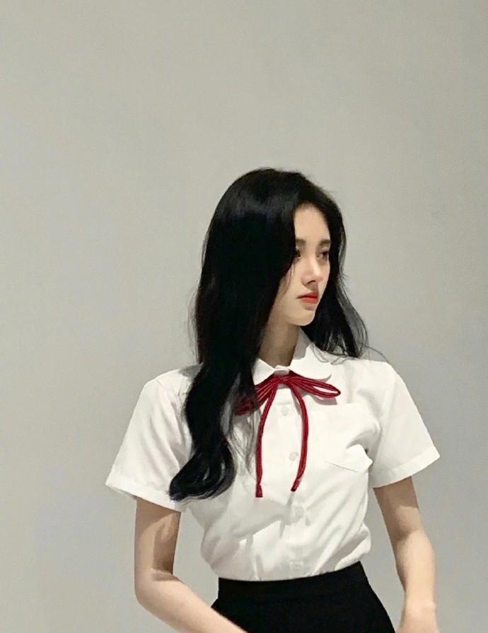 童颜美少女鞠婧祎衬衫制服养眼清纯图片