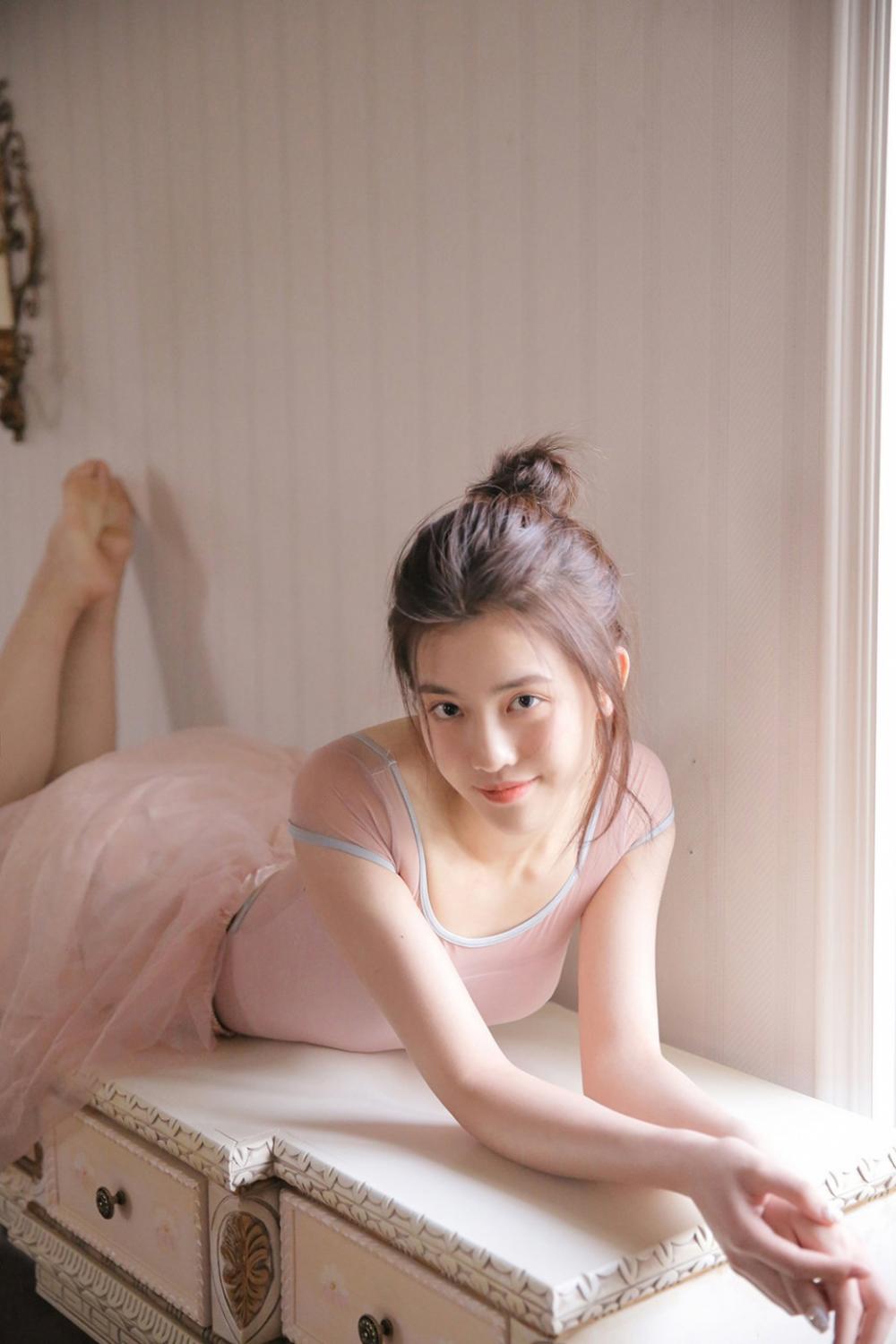 体操服美女清纯甜美丸子头写真