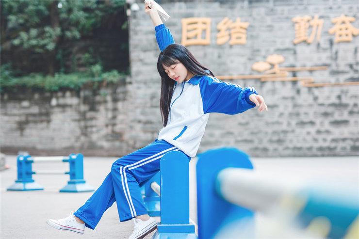 校园美女班花青涩稚嫩活力清纯运动服女神写真