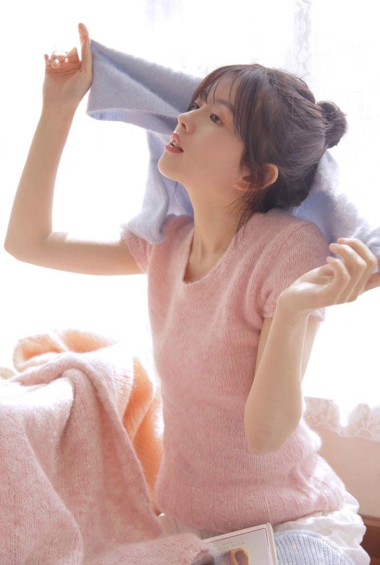 叠衣服贤惠居家清纯女孩私房俏皮可爱写真