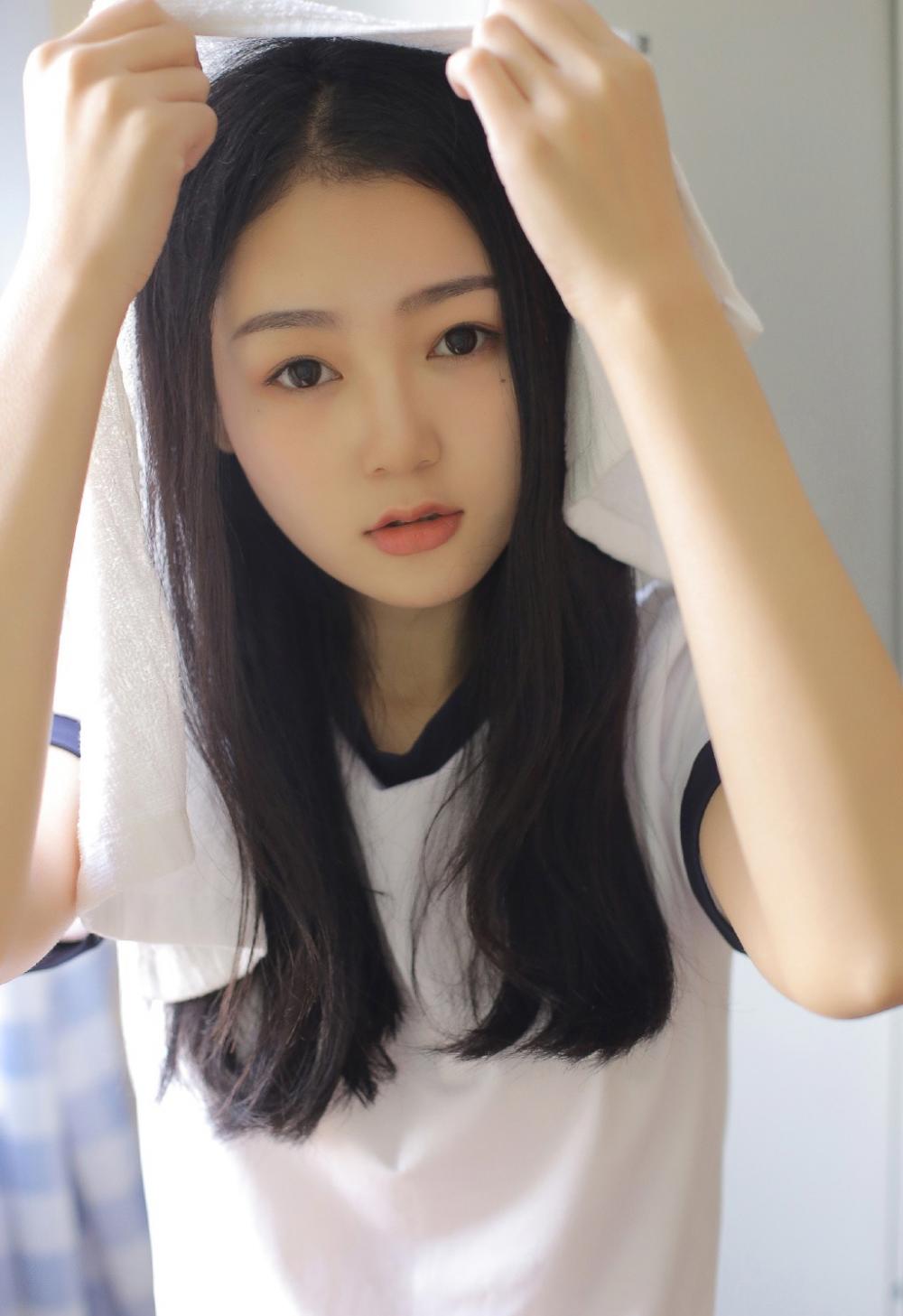 运动服少女光滑水嫩私房甜美女孩清纯写真