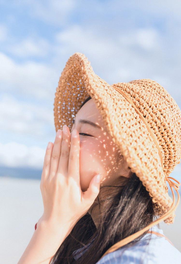 沙滩甜美可爱美女高清写真