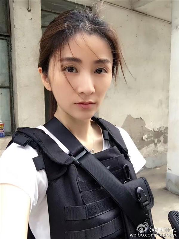 内地女演员刘庭羽微博自拍美照图片