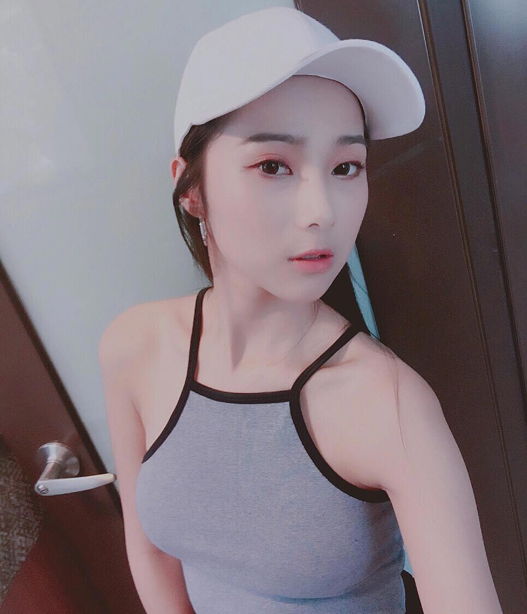 90后美女校花Lynne雨玄高清养眼图片