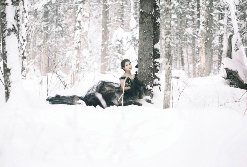 森林中的冷艳优雅冰雪女王写真大片