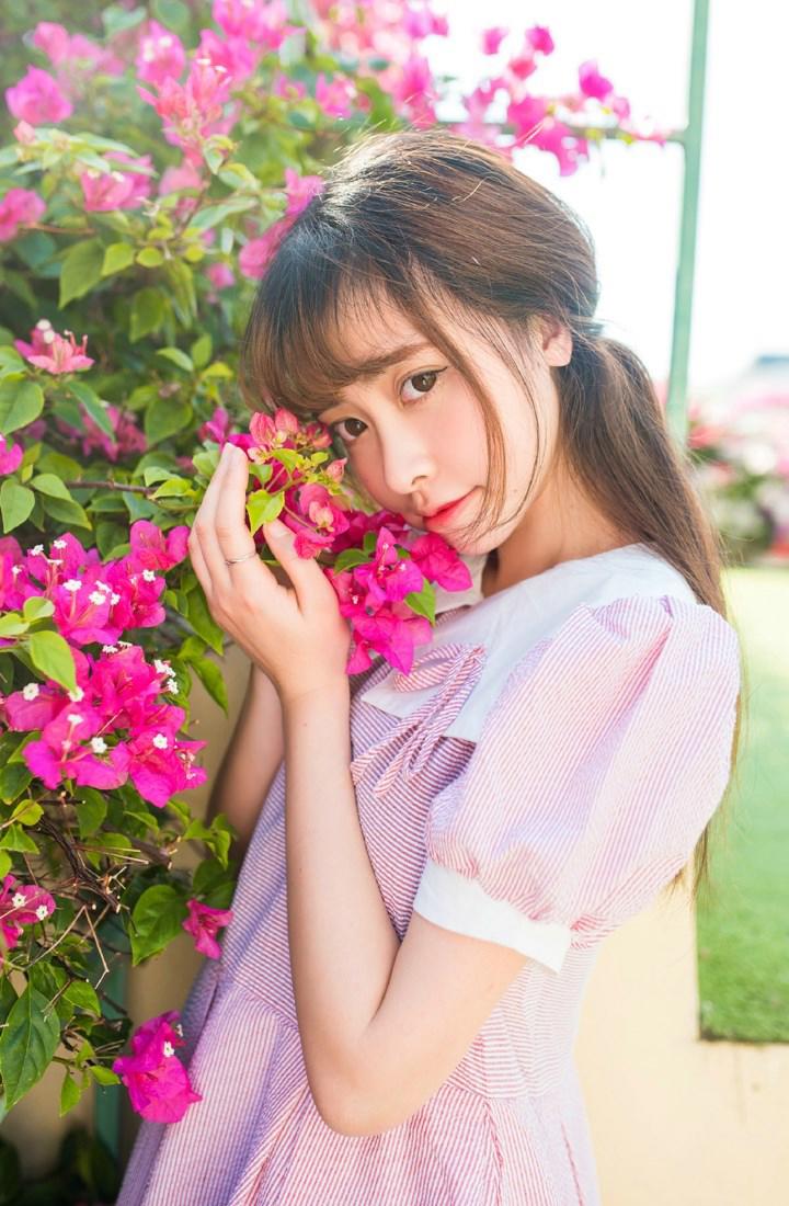 治愈系小萝莉花园里的唯美清新写真