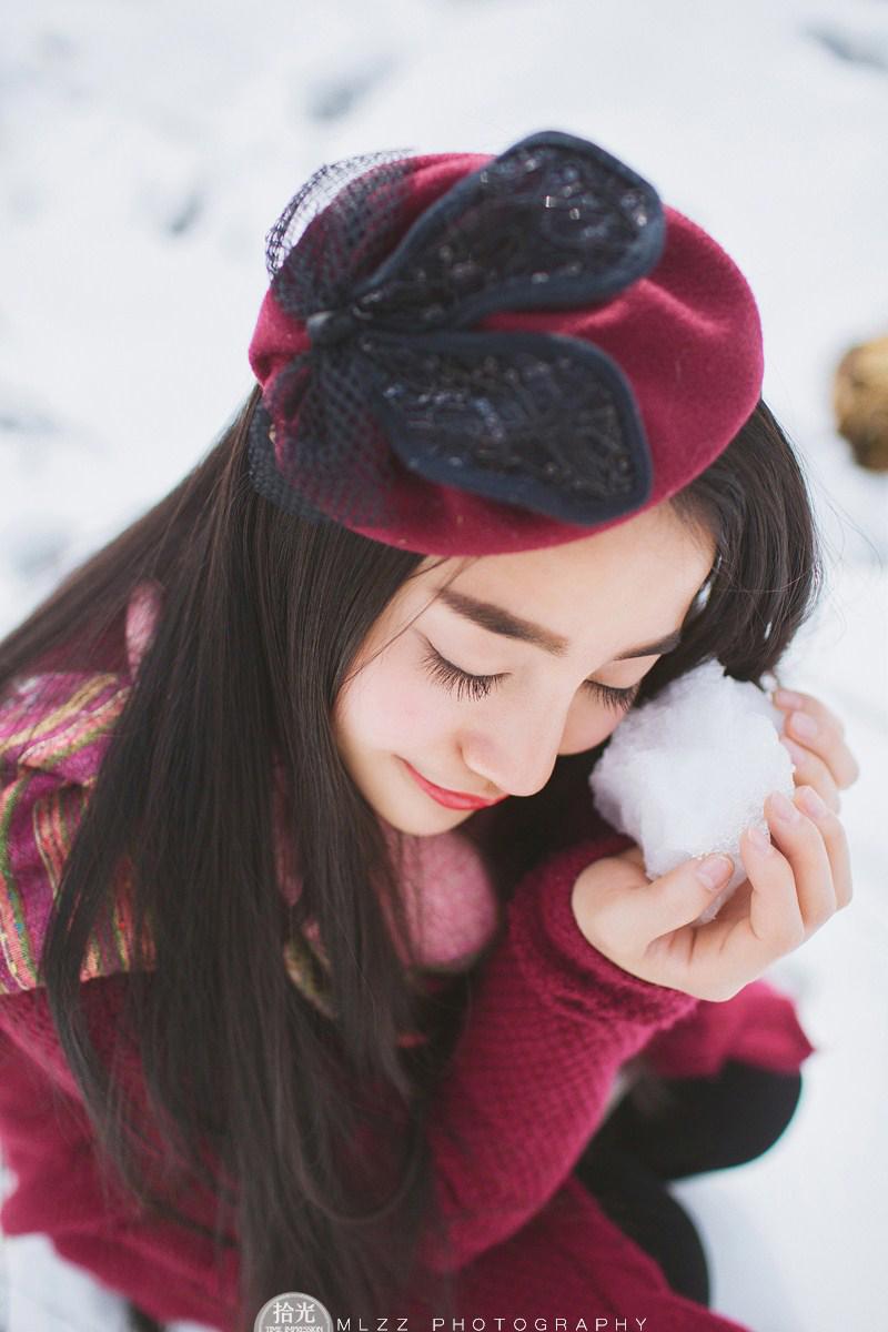 纯净氧气美女雪中红衣写真