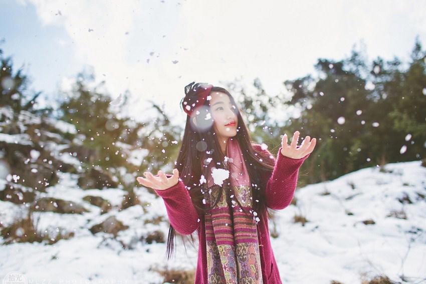 纯净氧气美女雪中红衣写真