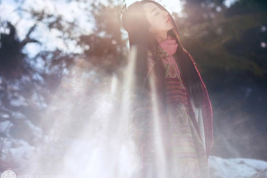 纯净氧气美女雪中红衣写真