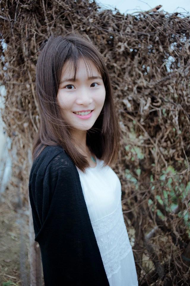 90后邻家甜美素颜美女迷人生活照