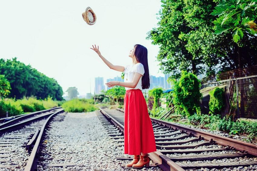 森系学生妹子外景甜美写真惹人爱