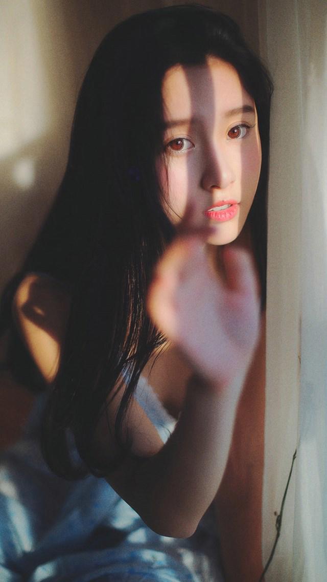 小清新美女居家碎花短裙美照