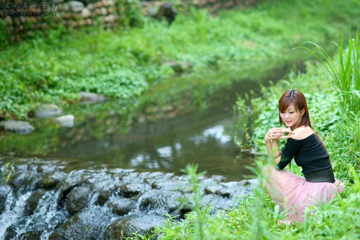 清纯美女校花夏日唯美写真大片