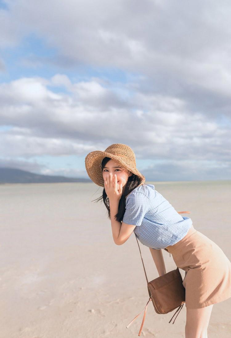 沙滩甜美可爱美女高清写真