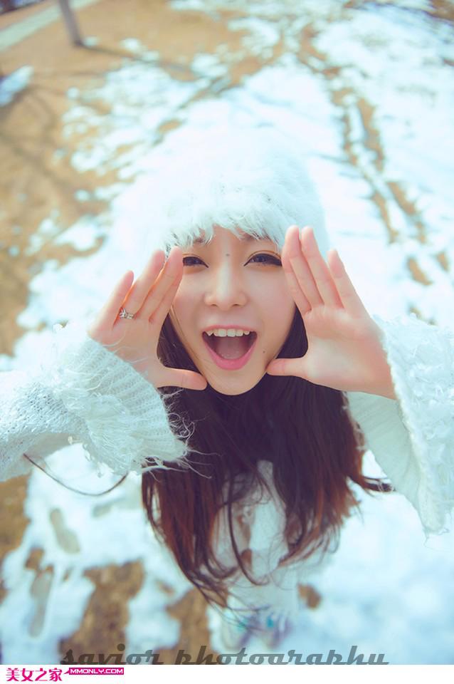 冬日清纯美眉雪地迷人写真