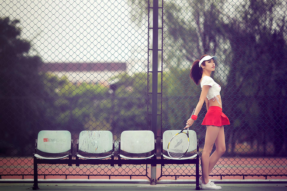 阳光网球女孩清新外拍