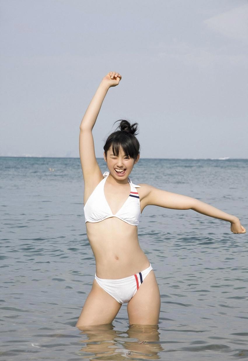 日本萌妹子小池里奈海边写真