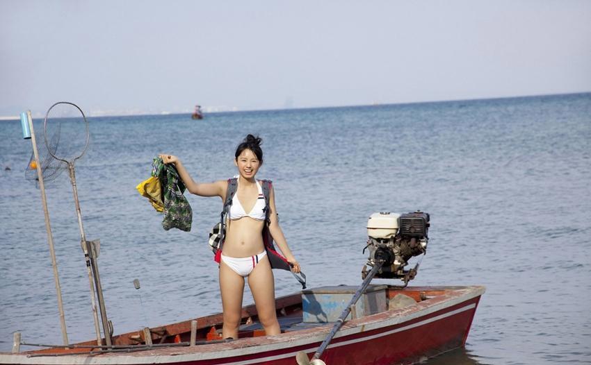 日本萌妹子小池里奈海边写真