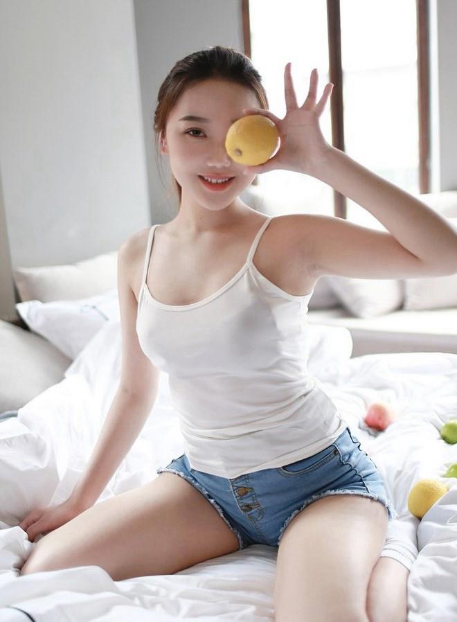 私房美女性感美乳妩媚销魂照